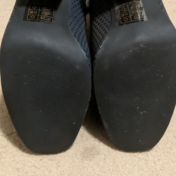 *LIKE NEW* YRU Reflective Booties - Picture 6 of 6